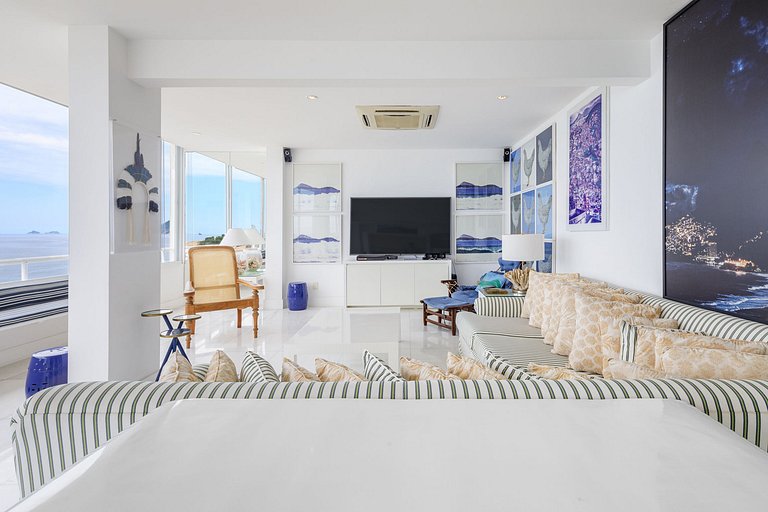 Rio082 - Charming beachfront apartment in Ipanema