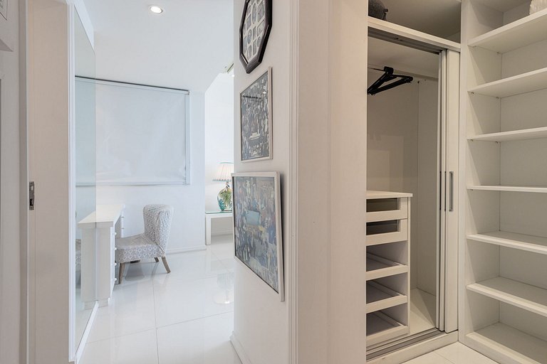 Rio082 - Charming beachfront apartment in Ipanema