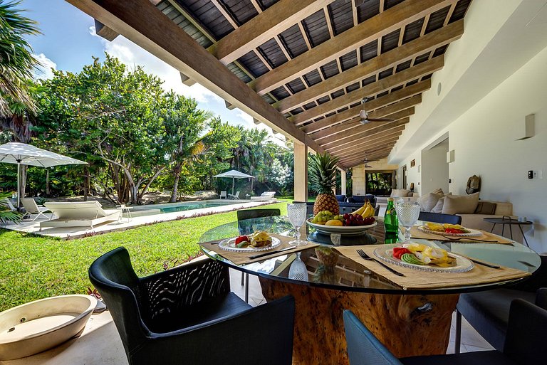 Tul041 – Exceptional Beachfront Villa with Pool in Tulum