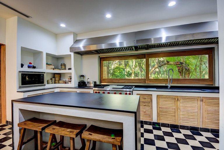 Tul041 – Exceptional Beachfront Villa with Pool in Tulum
