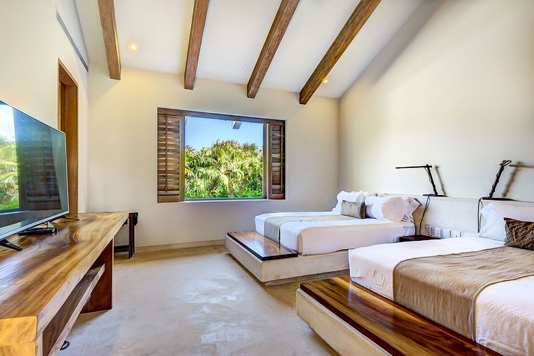 Tul041 – Exceptional Beachfront Villa with Pool in Tulum