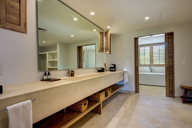 Tul041 – Exceptional Beachfront Villa with Pool in Tulum