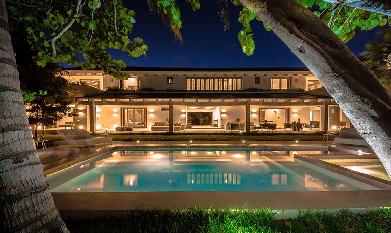 Tul041 – Exceptional Beachfront Villa with Pool in Tulum