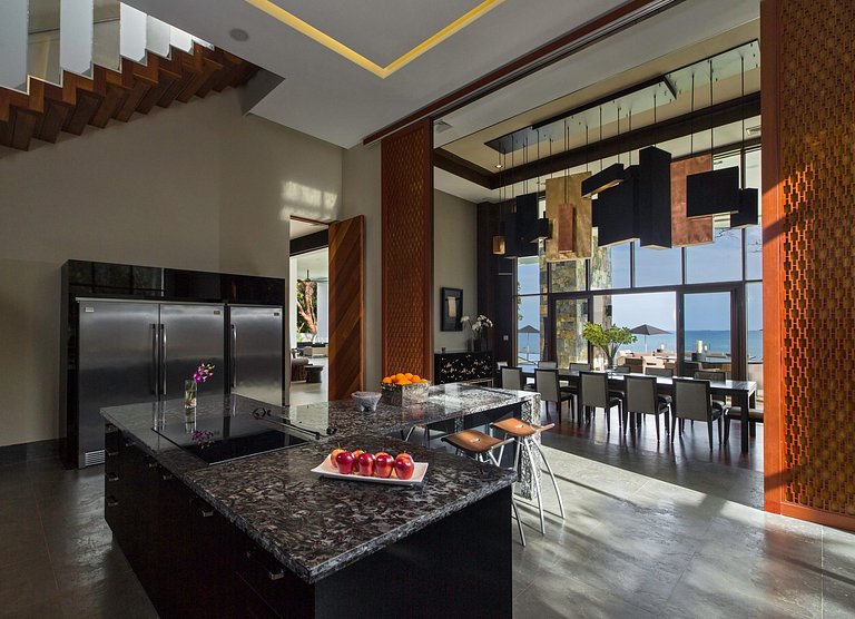 Pan003 - Spectacular Pacific Estate with Infinity Pool in Pl