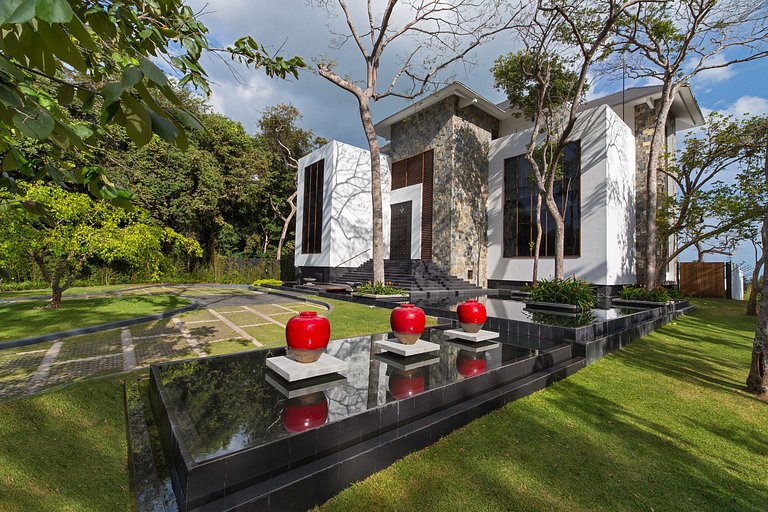 Pan003 - Luxury mansion with infinity pool in Panama City