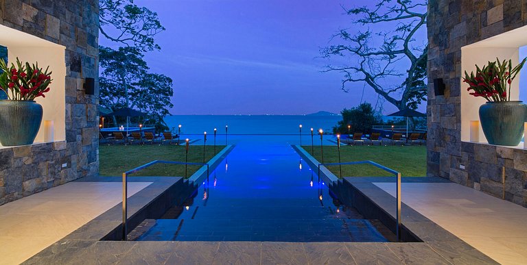 Pan003 - Luxury mansion with infinity pool in Panama City