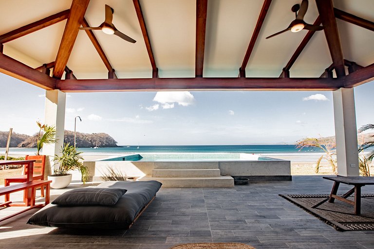 Pan026 - Beachfront Villa with Private Pool in Playa Venao