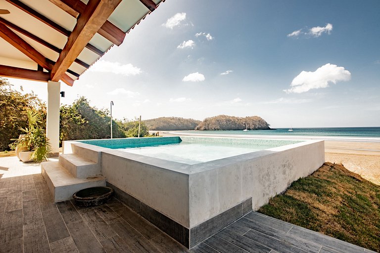 Pan026 - Beachfront Villa with Private Pool in Playa Venao
