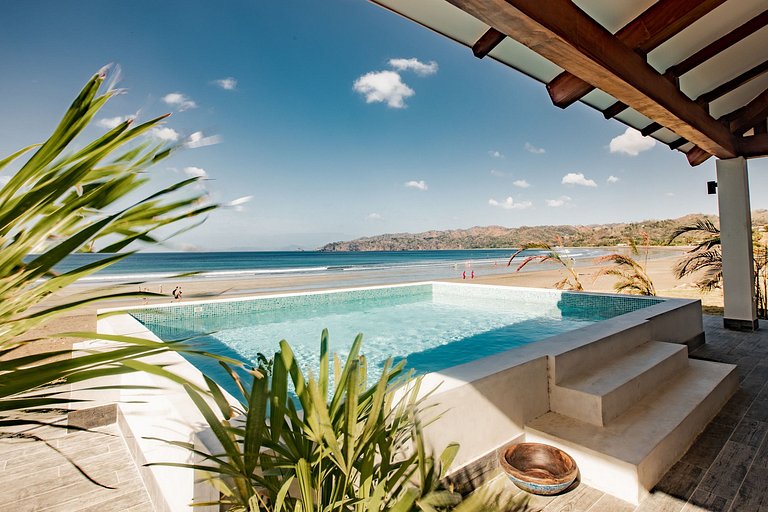 Pan026 - Beachfront Villa with Private Pool in Playa Venao