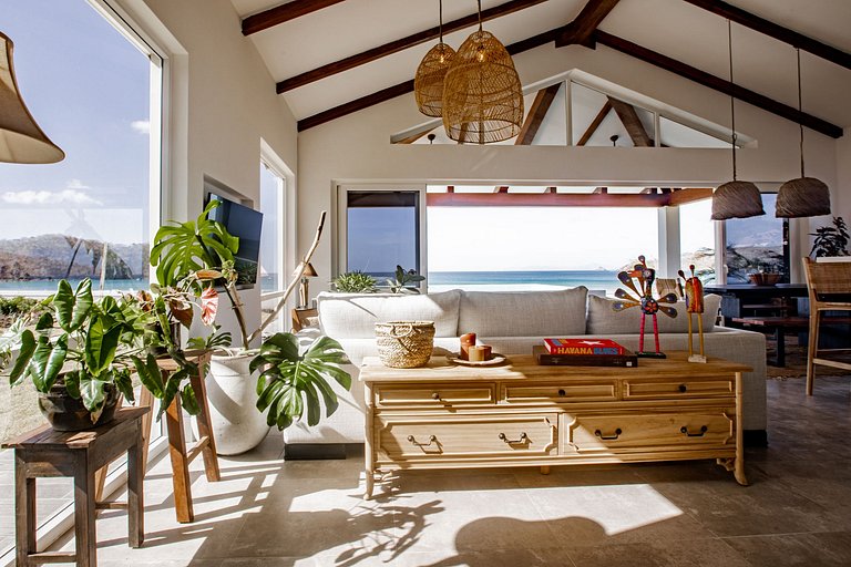 Pan026 - Beachfront Villa with Private Pool in Playa Venao