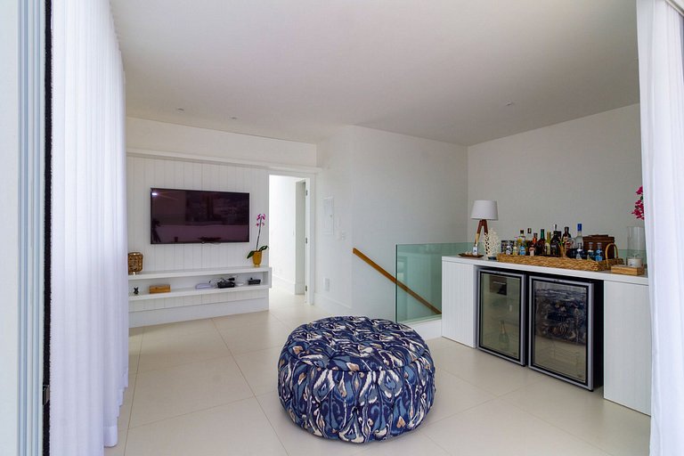 Rio026 - Duplex penthouse with sea view in Leblon