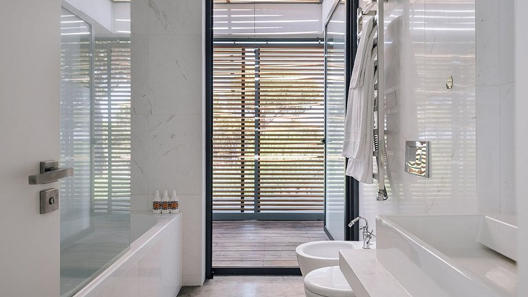 Com001 - Casa moderna rodeada de pinheiros, Comporta