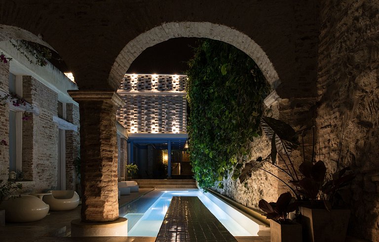 Car106 - Amazing villa with pool in the heart of Getsemaní