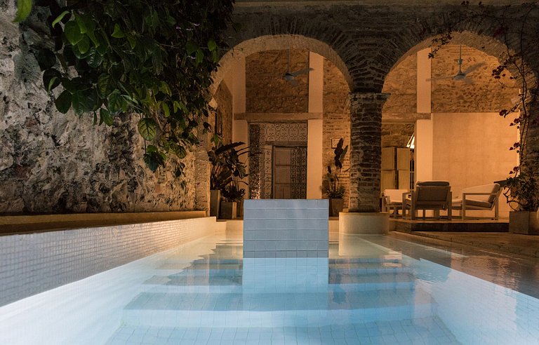 Car106 - Amazing villa with pool in the heart of Getsemaní
