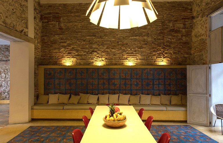 Car106 - Amazing villa with pool in the heart of Getsemaní