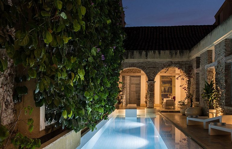 Car106 - Amazing villa with pool in the heart of Getsemaní