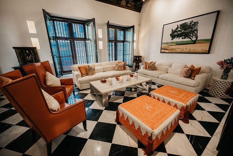Car104 - Luxury 5 bedroom villa in the heart of the Old City