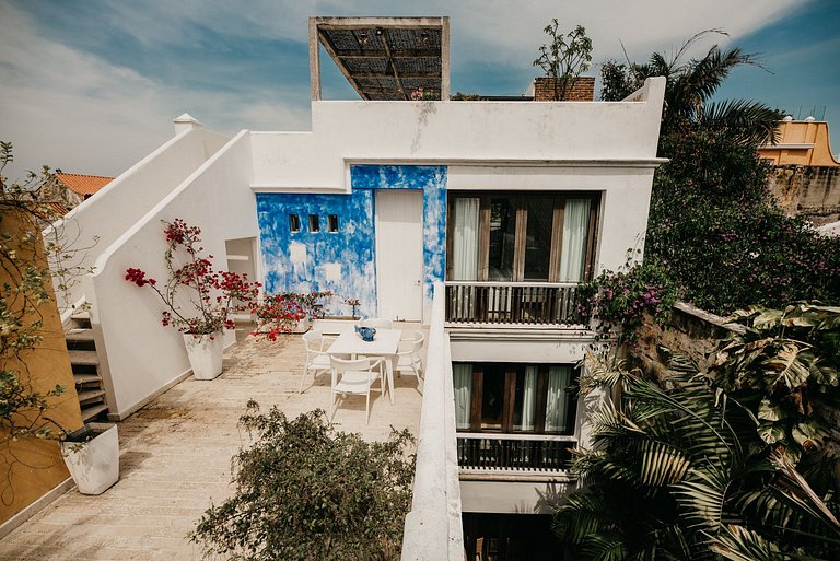 Car104 - Luxury 5 bedroom villa in the heart of the Old City