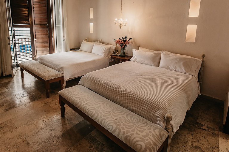 Car104 - Luxury 5 bedroom villa in the heart of the Old City
