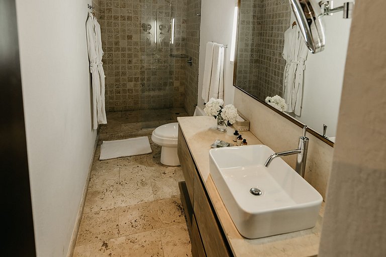 Car104 - Luxury 5 bedroom villa in the heart of the Old City