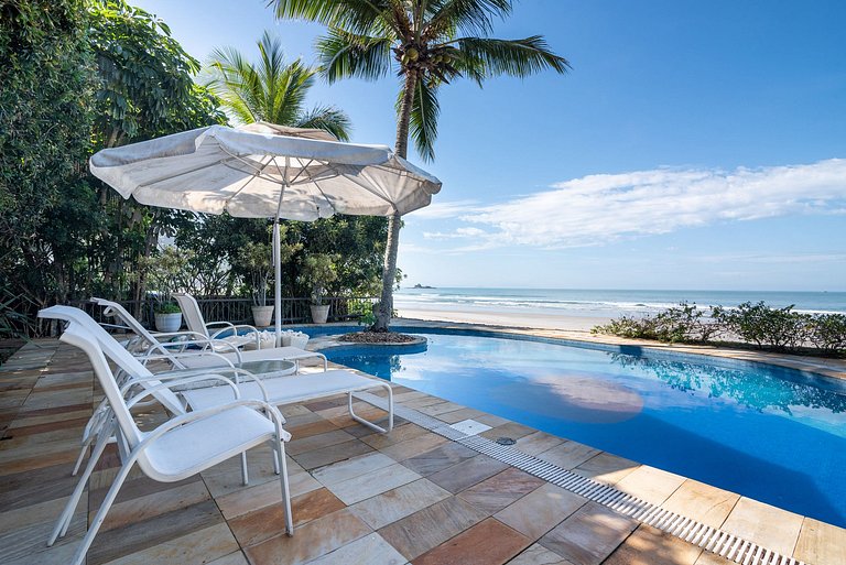 Gua001 - Beautiful villa on the sand in Guarujá