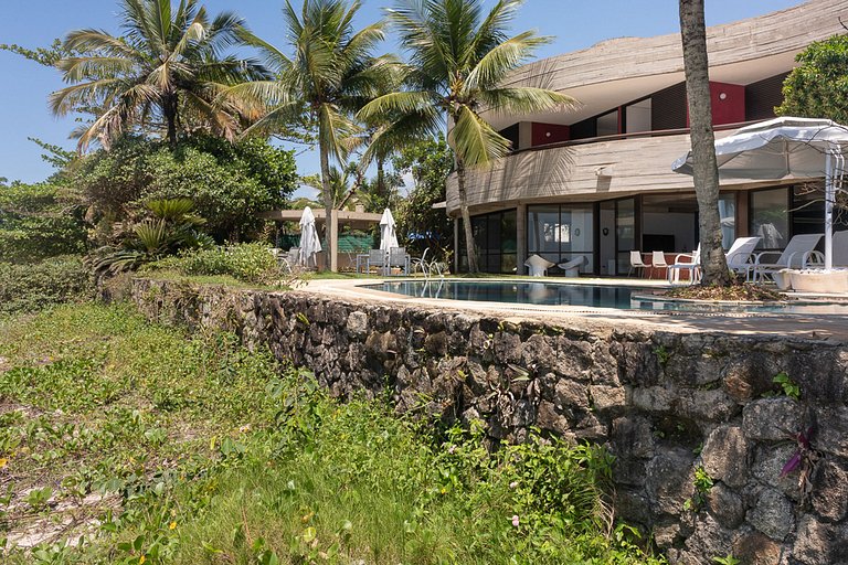 Gua001 - Beautiful villa on the sand in Guarujá