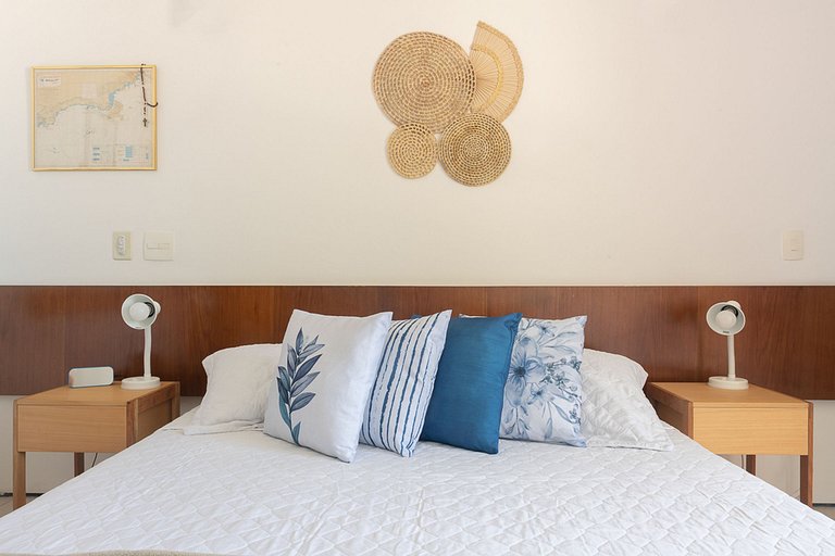 Gua001 - Beautiful villa on the sand in Guarujá