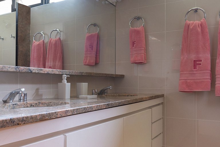 Gua001 - Hermosa villa en la arena en Guarujá