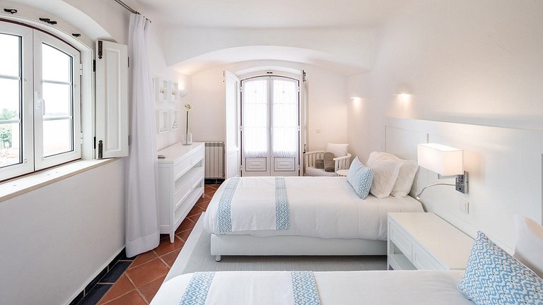 Alg012 - Casa de estilo campestre con dos piscinas