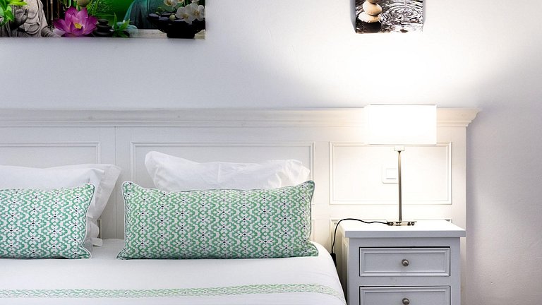 Alg012 - Casa de estilo campestre con dos piscinas