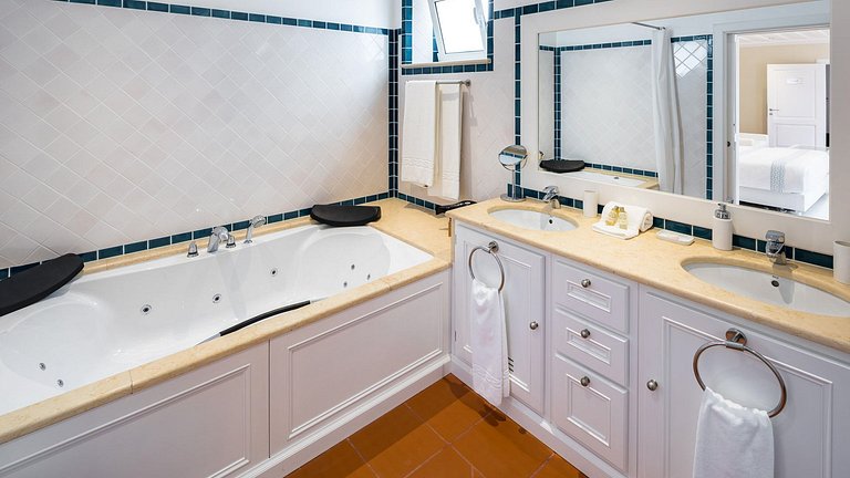 Alg012 - Villa country-chic avec deux piscines