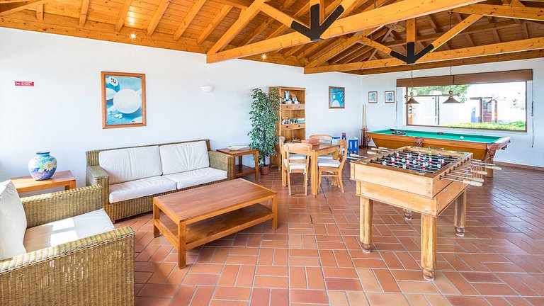 Alg012 - Casa de estilo campestre con dos piscinas