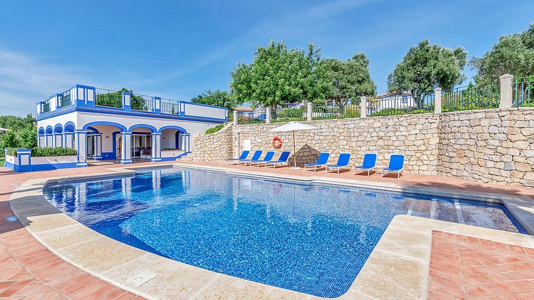 Alg015 - Casa rodeada pelo aroma a alfazema