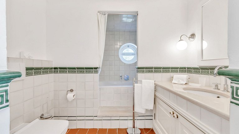 Alg015 - Casa rodeada por el aroma de la lavanda