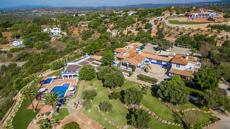 Alg015 - Casa rodeada pelo aroma a alfazema