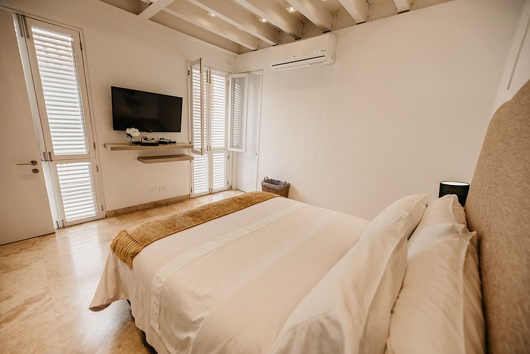 Car110 - Beautiful penthouse in the Old City of Cartagena