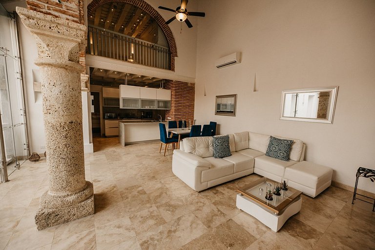 Car110 - Beautiful penthouse in the Old City of Cartagena