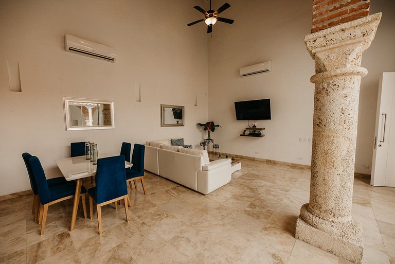 Car110 - Beautiful penthouse in the Old City of Cartagena