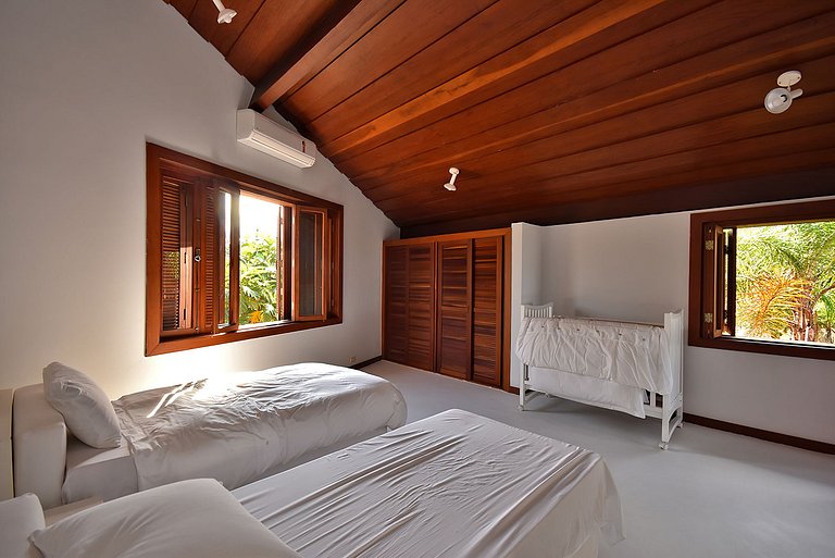 Gua003 - Beautiful house on the sand at Praia do Engenho