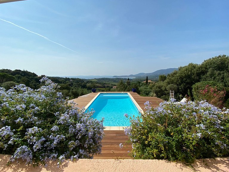 Azu046 - Villa à flanc de colline à La Croix-Valmer