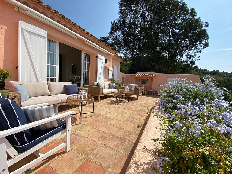 Azu046 - Villa à flanc de colline à La Croix-Valmer