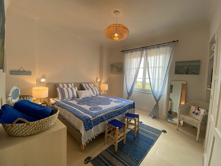 Azu046 - Villa à flanc de colline à La Croix-Valmer