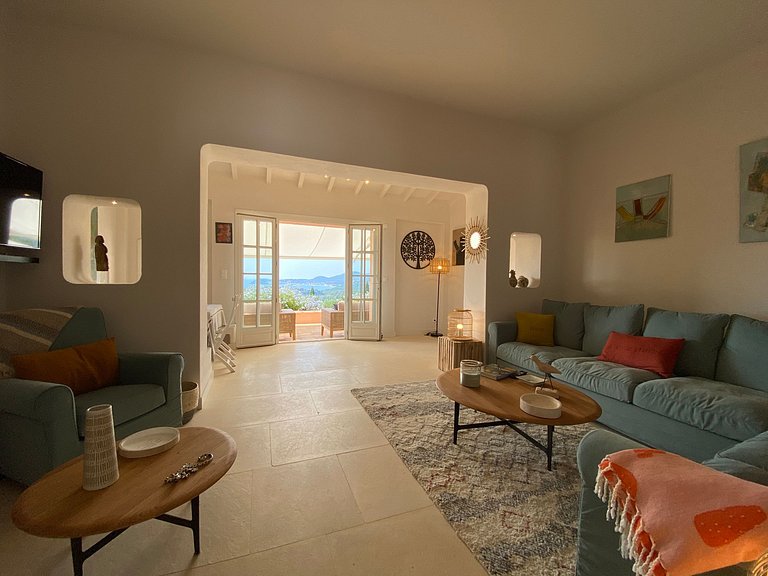 Azu046 - Villa à flanc de colline à La Croix-Valmer