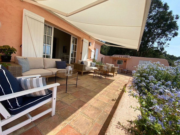 Azu046 - Villa à flanc de colline à La Croix-Valmer