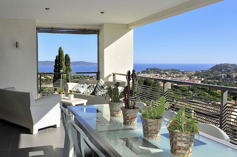 Azu044 - Villa with ocean view in Cavalaire