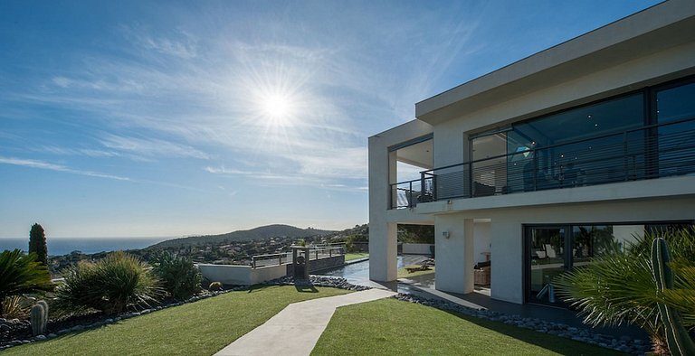 Azu044 - Villa with ocean view in Cavalaire