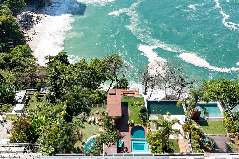 Rio006 - 4 bedroom villa overlooking the ocean of Leblon