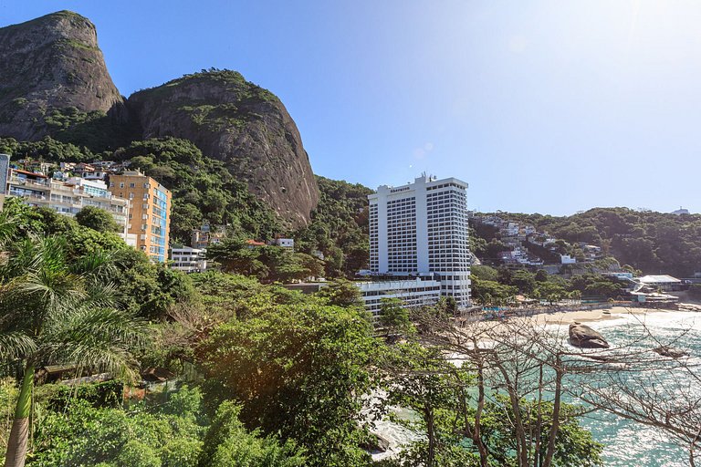 Rio006 - Villa overlooking the ocean of Leblon
