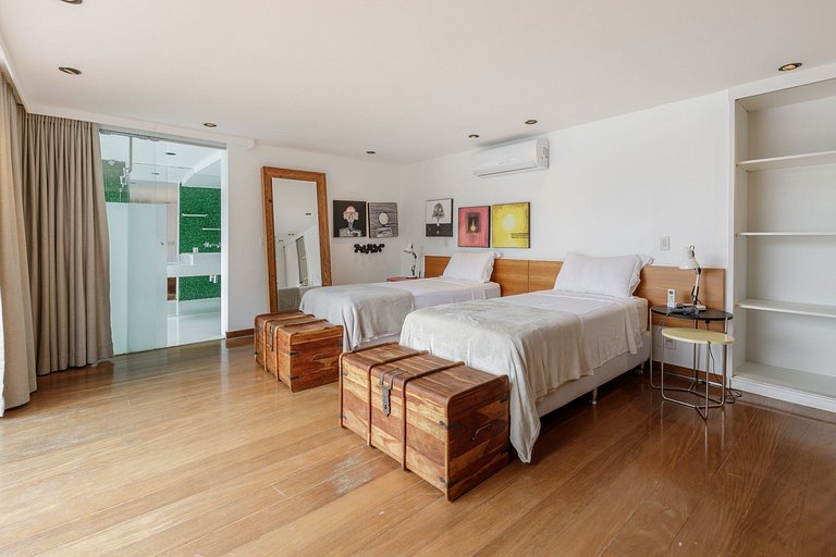 Rio006 - Villa overlooking the ocean of Leblon