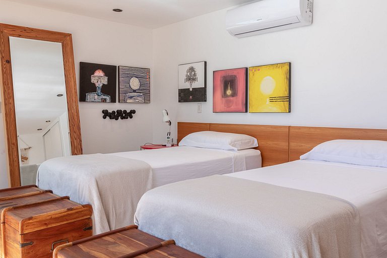 Rio006 - Villa overlooking the ocean of Leblon